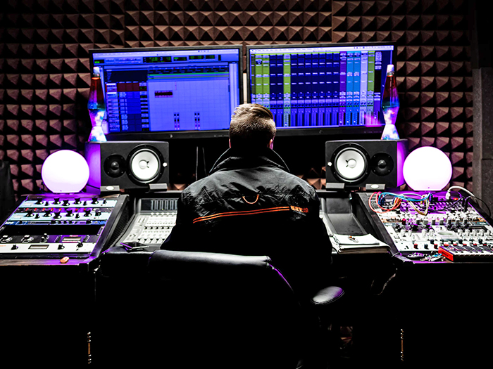 mixing track in Dubai