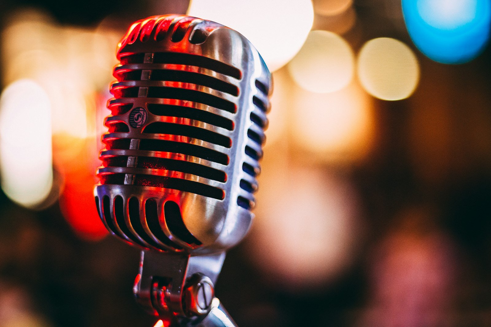 How to write a rap song - microphone in a Dubai recording studio ready to record vocals